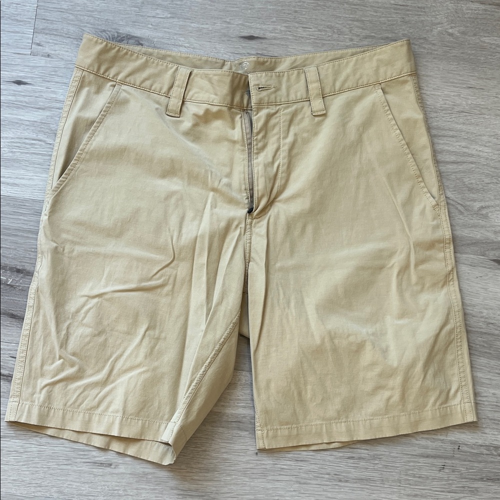 Southern Tide Men's Khaki Flat Front Shorts